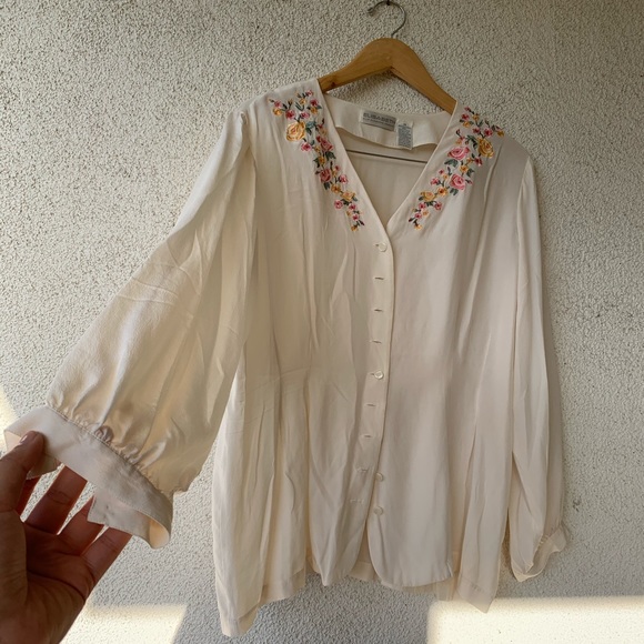 Vintage Tops - VINTAGE 14 Silk Blouse with Floral Embroidered
